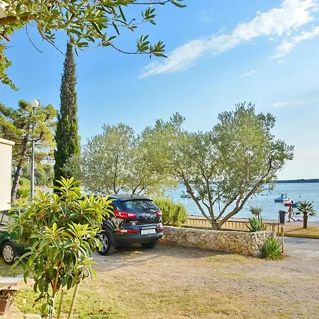 Charming In Vrsi Mulo, Great Place In Dalmatia For Family Vacation 아파트 닌