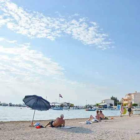 Charming In Vrsi Mulo, Great Place In Dalmatia For Family Vacation 닌